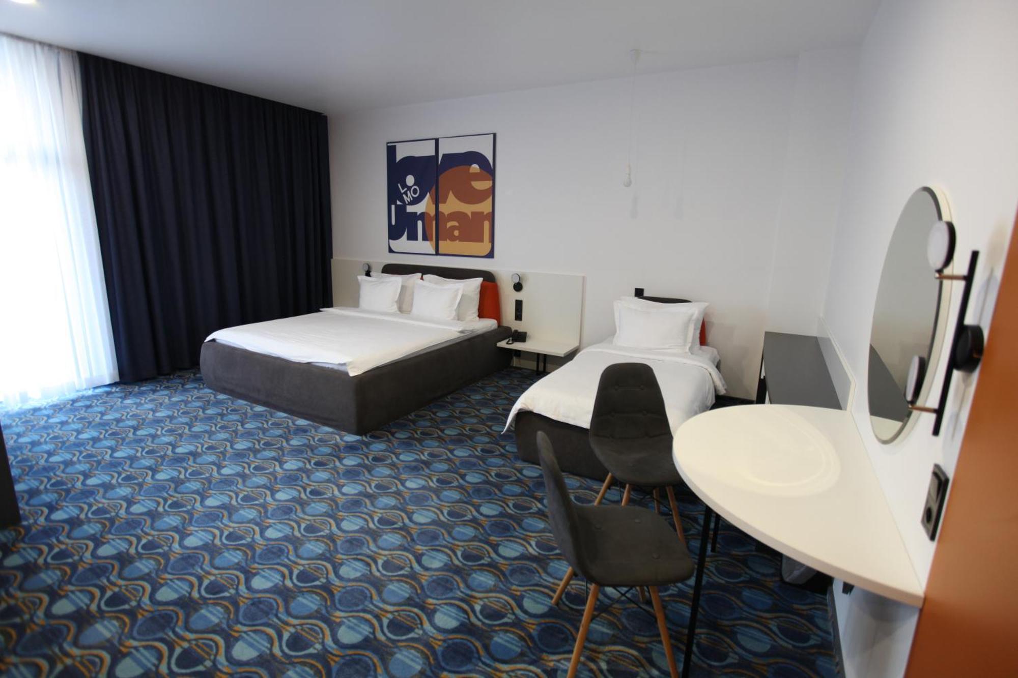 Lomo Hotel Umanʼ Eksteriør bilde